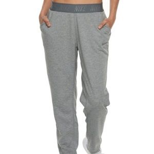 NWOT Nike women’s tapered sweatpants/joggers
